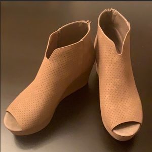 “PIERRE DUMAS” wedge booties